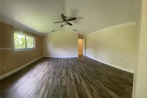 Casa en venta en Southwest Ranches, Florida, 6 dormitorios, 376.44 m2 № 1984510 - foto 17