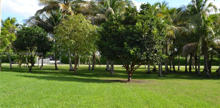 Casa en Southwest Ranches, Florida 6 dormitorios, 376.44 m2 № 1984510