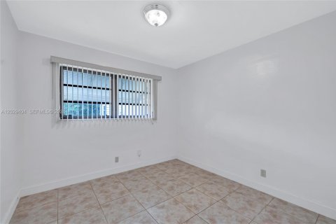 Villa ou maison à vendre à North Lauderdale, Floride: 3 chambres, 115.94 m2 № 2257871 - photo 30