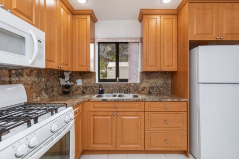 Villa ou maison à vendre à North Lauderdale, Floride: 3 chambres, 115.94 m2 № 2257871 - photo 18