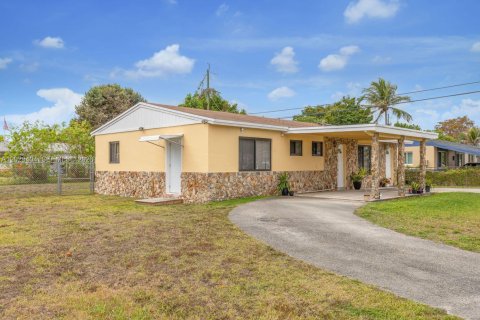 Villa ou maison à vendre à North Lauderdale, Floride: 3 chambres, 115.94 m2 № 2257871 - photo 3