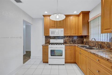 Villa ou maison à vendre à North Lauderdale, Floride: 3 chambres, 115.94 m2 № 2257871 - photo 22