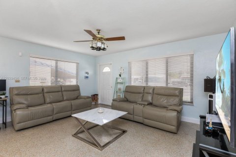 Villa ou maison à vendre à North Lauderdale, Floride: 3 chambres, 115.94 m2 № 2257871 - photo 10
