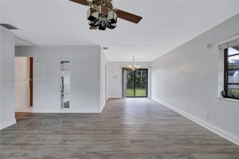 Villa ou maison à vendre à North Lauderdale, Floride: 3 chambres, 115.94 m2 № 2257871 - photo 8