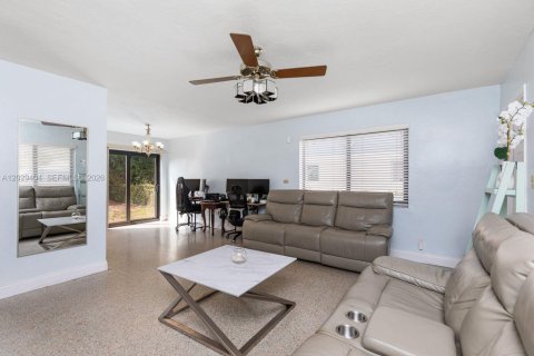 Villa ou maison à vendre à North Lauderdale, Floride: 3 chambres, 115.94 m2 № 2257871 - photo 13