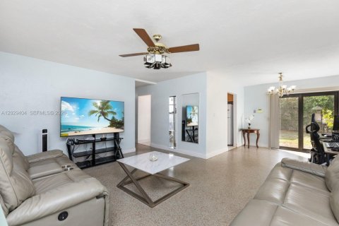 Villa ou maison à vendre à North Lauderdale, Floride: 3 chambres, 115.94 m2 № 2257871 - photo 12
