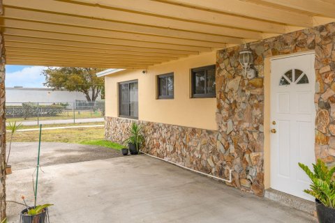Villa ou maison à vendre à North Lauderdale, Floride: 3 chambres, 115.94 m2 № 2257871 - photo 9