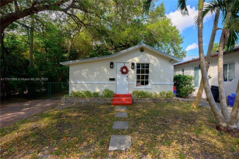 Villa ou maison à vendre à Coral Gables, Floride: 2 chambres, 51.28 m2 № 1705607 - photo 2