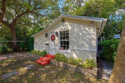 Villa ou maison à vendre à Coral Gables, Floride: 2 chambres, 51.28 m2 № 1705607 - photo 4