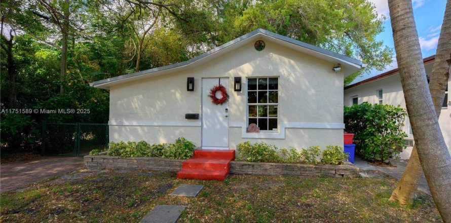House in Coral Gables, Florida 2 bedrooms, 51.28 sq.m. № 1705607