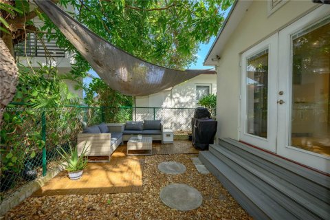 Villa ou maison à vendre à Coral Gables, Floride: 2 chambres, 51.28 m2 № 1705607 - photo 20