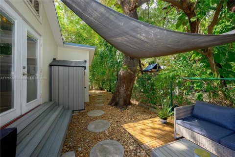Villa ou maison à vendre à Coral Gables, Floride: 2 chambres, 51.28 m2 № 1705607 - photo 21