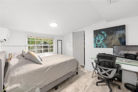 Villa ou maison à vendre à Coral Gables, Floride: 2 chambres, 51.28 m2 № 1705607 - photo 12