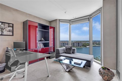 Condominio en venta en Miami Beach, Florida, 2 dormitorios, 189.52 m2 № 1862664 - foto 15