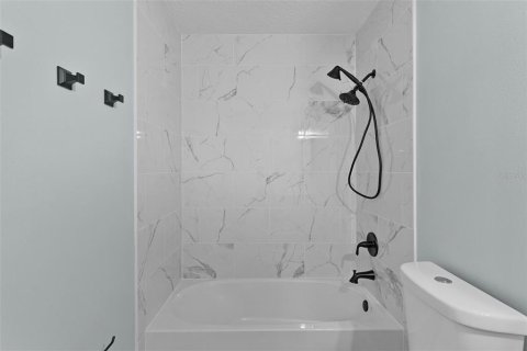 Casa en venta en Lady Lake, Florida, 3 dormitorios, 141.68 m2 № 1913121 - foto 27