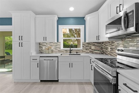 Casa en venta en Lady Lake, Florida, 3 dormitorios, 141.68 m2 № 1913121 - foto 18