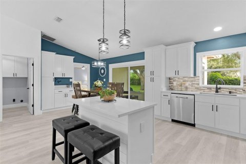 Casa en venta en Lady Lake, Florida, 3 dormitorios, 141.68 m2 № 1913121 - foto 6