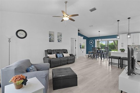 Casa en venta en Lady Lake, Florida, 3 dormitorios, 141.68 m2 № 1913121 - foto 9