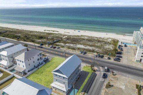 House in Panama City Beach, Florida 6 bedrooms, 452.16 sq.m. № 560998 - photo 1