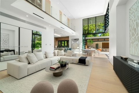 House in Pinecrest, Florida 7 bedrooms, 726.31 sq.m. № 1459339 - photo 8