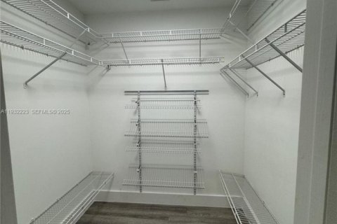 Copropriété à louer à Miami, Floride: 2 chambres, 113.34 m2 № 1990802 - photo 25