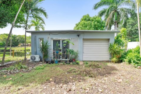 House in North Miami, Florida 3 bedrooms, 181.53 sq.m. № 2086758 - photo 18