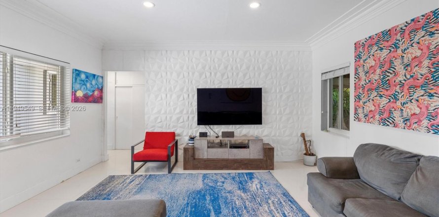 House in North Miami, Florida 3 bedrooms, 181.53 sq.m. № 2086758