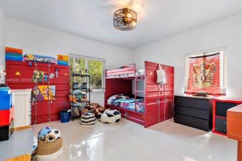 House in North Miami, Florida 3 bedrooms, 181.53 sq.m. № 2086758 - photo 14