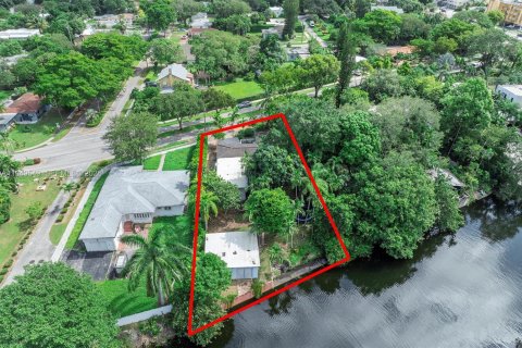 House in North Miami, Florida 3 bedrooms, 181.53 sq.m. № 2086758 - photo 21