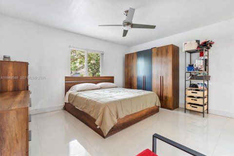 House in North Miami, Florida 3 bedrooms, 181.53 sq.m. № 2086758 - photo 10