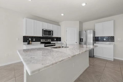House in Parrish, Florida 5 bedrooms, 240.99 sq.m. № 2412720 - photo 4