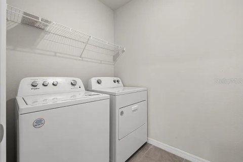 House in Parrish, Florida 5 bedrooms, 240.99 sq.m. № 2412720 - photo 7