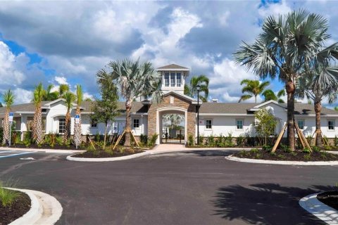 House in Parrish, Florida 5 bedrooms, 240.99 sq.m. № 2412720 - photo 13