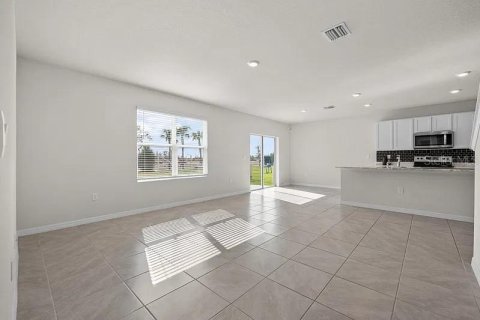 House in Parrish, Florida 5 bedrooms, 240.99 sq.m. № 2412720 - photo 8