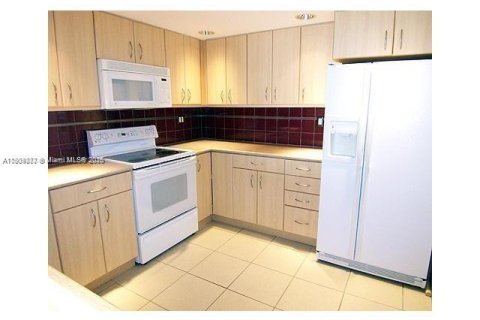 Condo in Miami, Florida, 1 bedroom  № 1966649 - photo 5