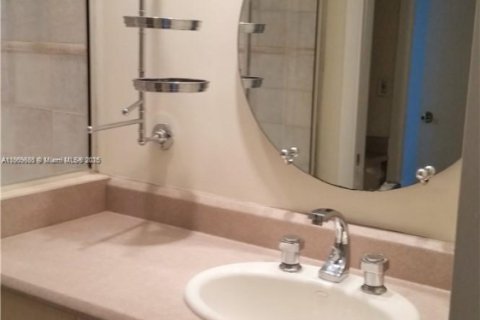 Condo in Miami, Florida, 1 bedroom  № 1966649 - photo 10