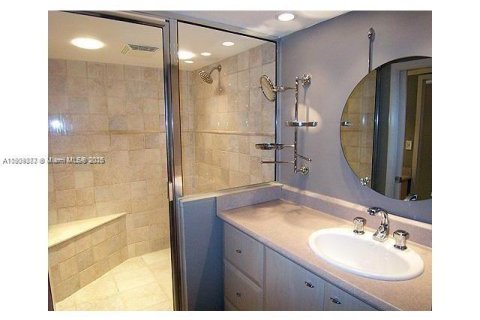 Condo in Miami, Florida, 1 bedroom  № 1966649 - photo 13