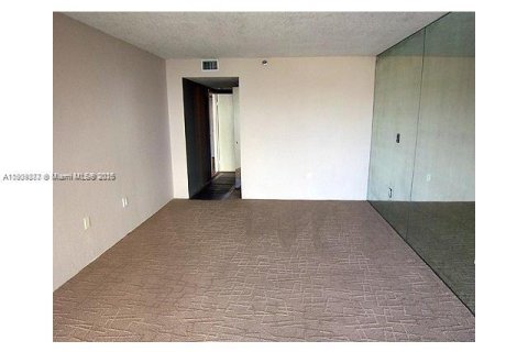 Condo in Miami, Florida, 1 bedroom  № 1966649 - photo 9