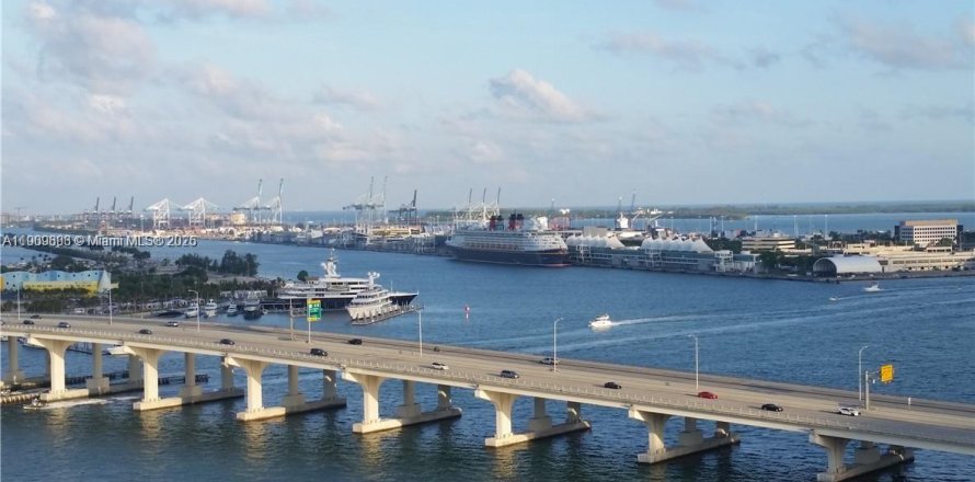 Condo in Miami, Florida, 1 bedroom  № 1966649