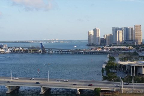 Condo in Miami, Florida, 1 bedroom  № 1966649 - photo 2