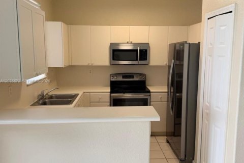 Touwnhouse à louer à Homestead, Floride: 3 chambres, 132.2 m2 № 2326739 - photo 2