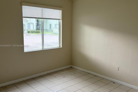 Touwnhouse à louer à Homestead, Floride: 3 chambres, 132.2 m2 № 2326739 - photo 4