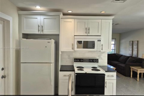 Villa ou maison à vendre à Tamarac, Floride: 2 chambres, 93.09 m2 № 2079881 - photo 4