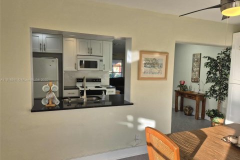 Villa ou maison à vendre à Tamarac, Floride: 2 chambres, 93.09 m2 № 2079881 - photo 8