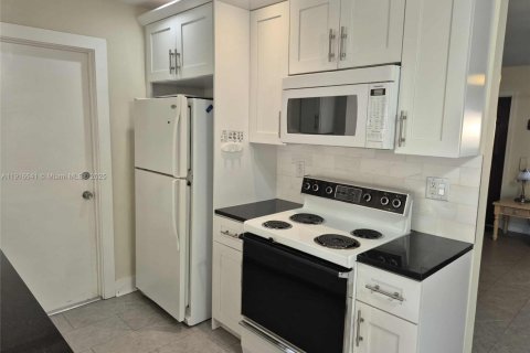 Villa ou maison à vendre à Tamarac, Floride: 2 chambres, 93.09 m2 № 2079881 - photo 5