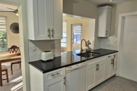 Villa ou maison à vendre à Tamarac, Floride: 2 chambres, 93.09 m2 № 2079881 - photo 3