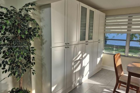 Villa ou maison à vendre à Tamarac, Floride: 2 chambres, 93.09 m2 № 2079881 - photo 2