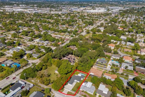 Casa en venta en Miami, Florida, 5 dormitorios, 207.82 m2 № 1966074 - foto 5