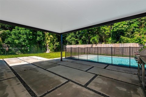 Casa en venta en Miami, Florida, 5 dormitorios, 207.82 m2 № 1966074 - foto 22