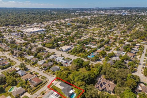 Casa en venta en Miami, Florida, 5 dormitorios, 207.82 m2 № 1966074 - foto 4